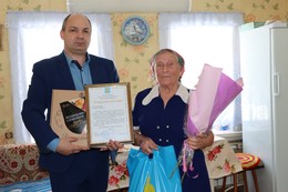 Жительницу села Корневское поздравили с юбилеем 